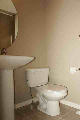 3020 16 St NW - Photo 3 of 5