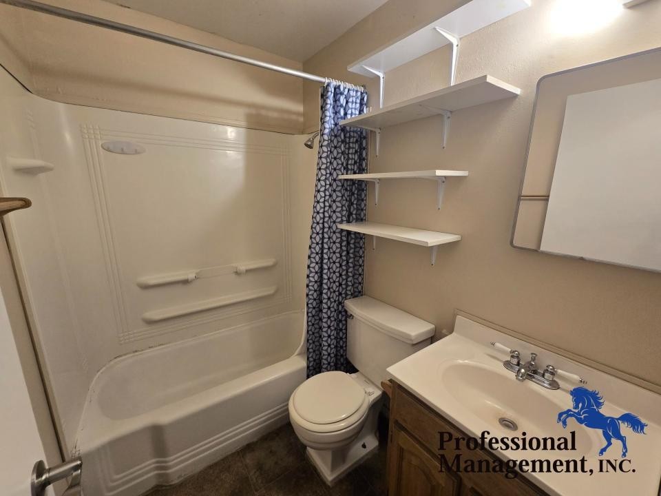 823 Avenue C - Photo 5 of 7