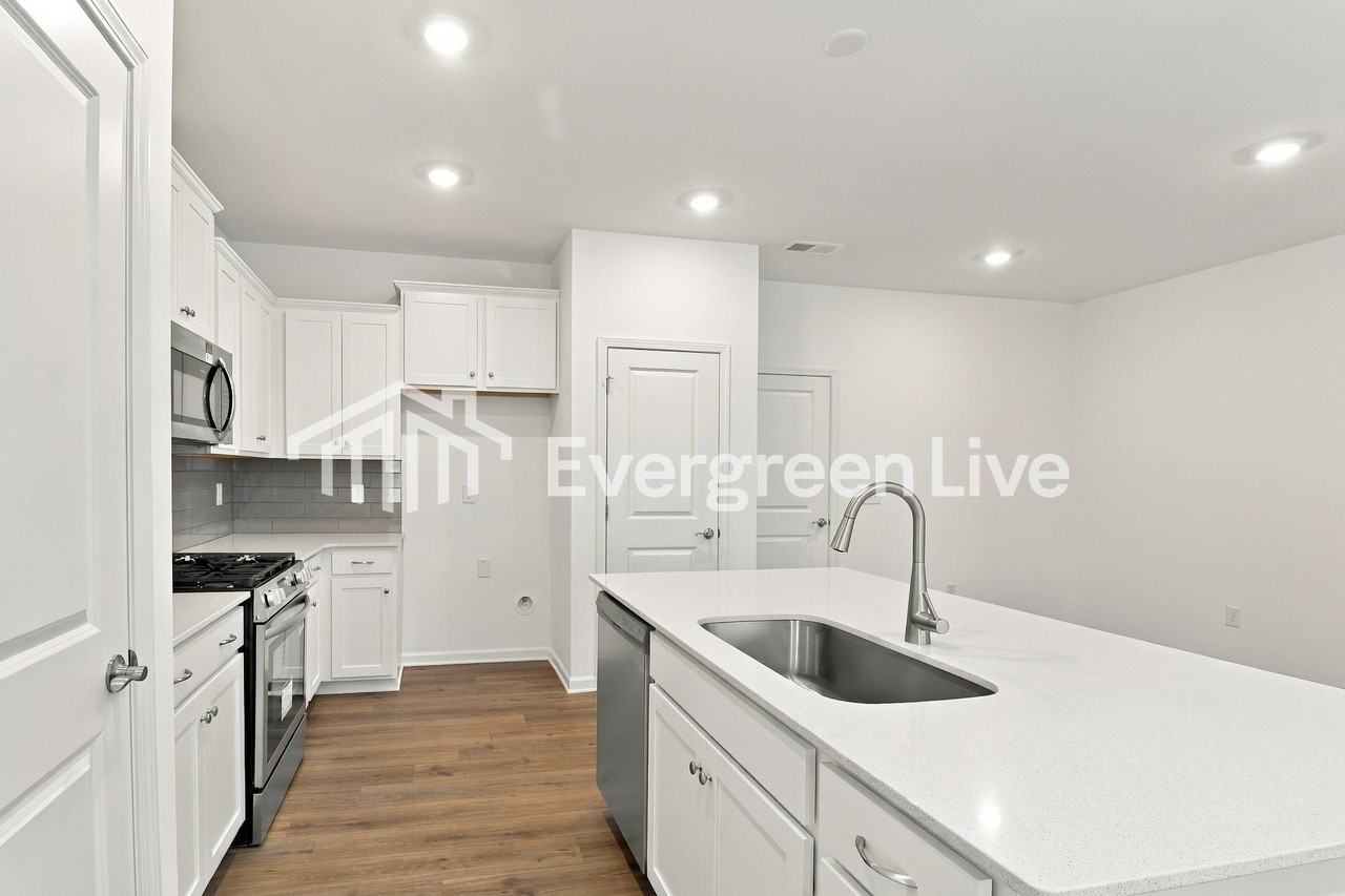 245 Fourth St - Photo 3 of 12