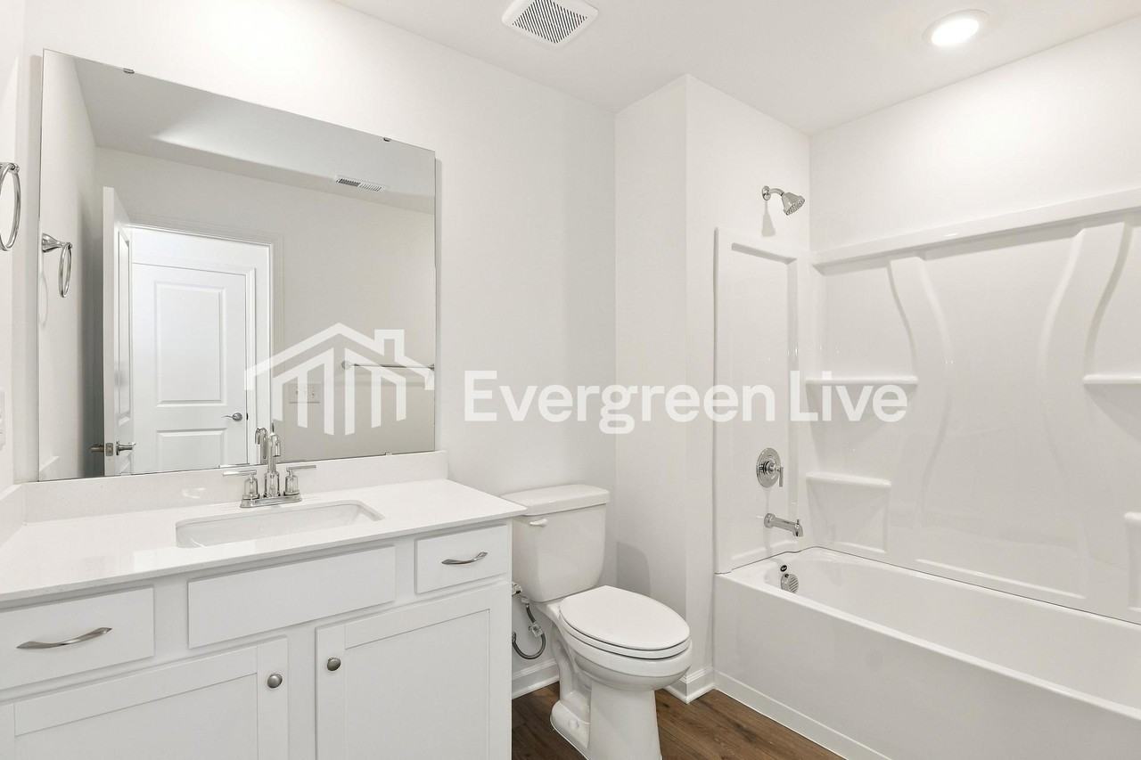 245 Fourth St - Photo 4 of 12