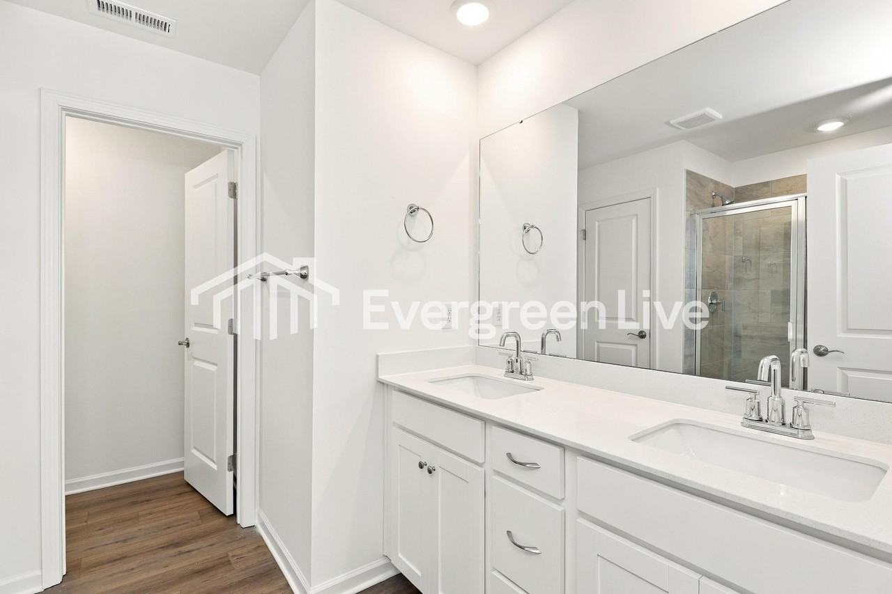 245 Fourth St - Photo 5 of 12
