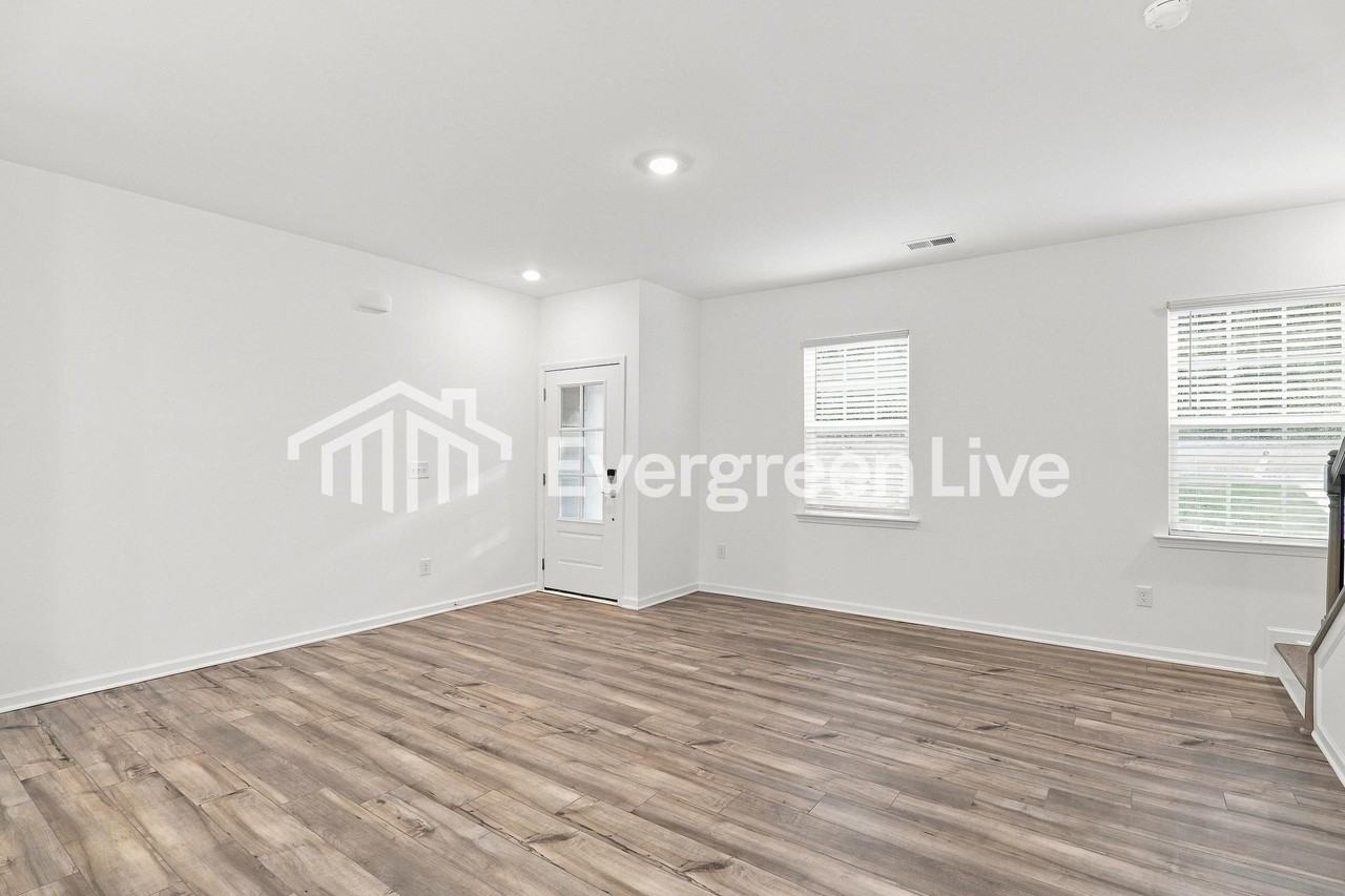 285 Fourth St - Photo 2 of 12