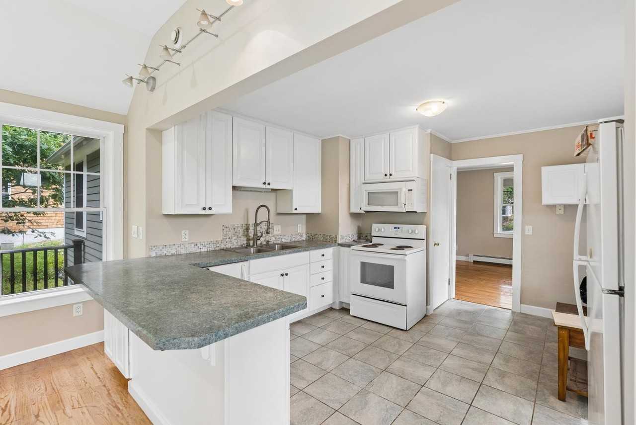 31 Longfellow Dr - Photo 4 of 11