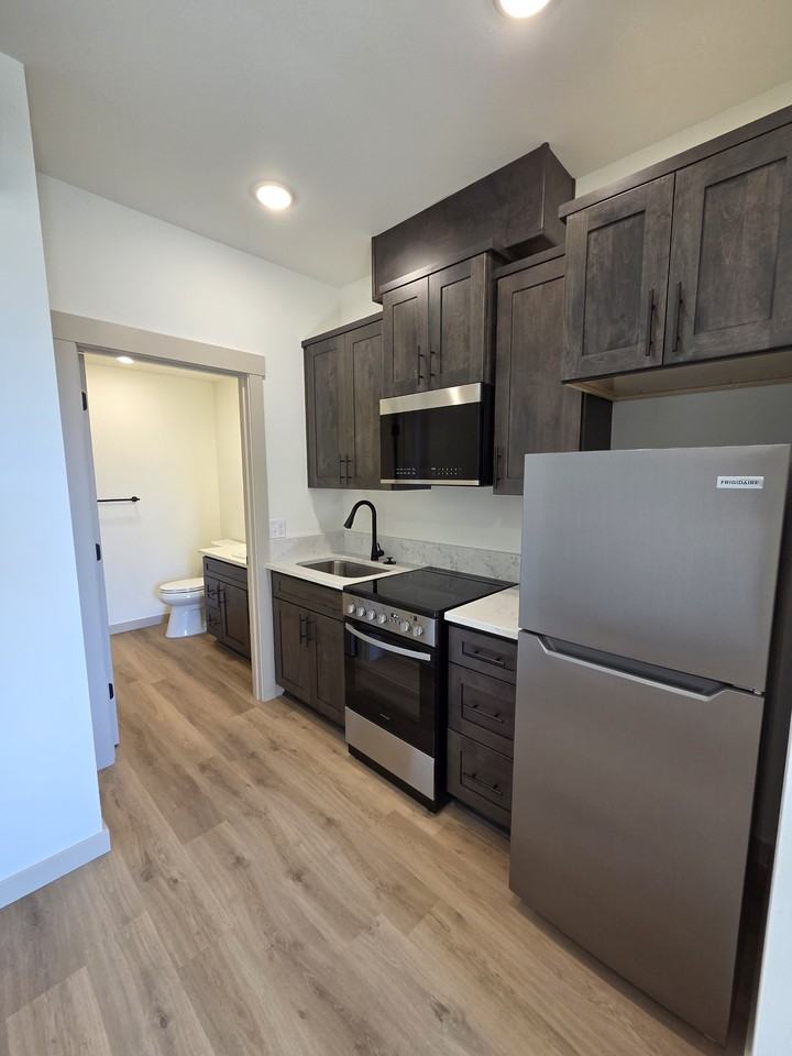 120 E St #204 - Photo 2 of 4