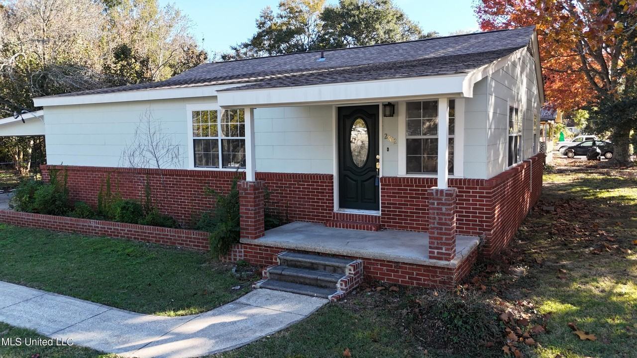 2302 Wilson Ave - Photo 2 of 21