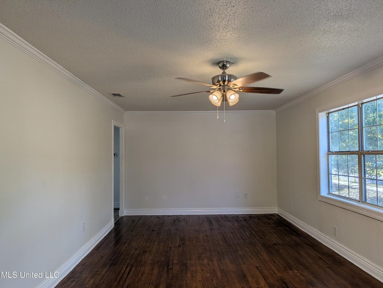 2302 Wilson Ave - Photo 4 of 21