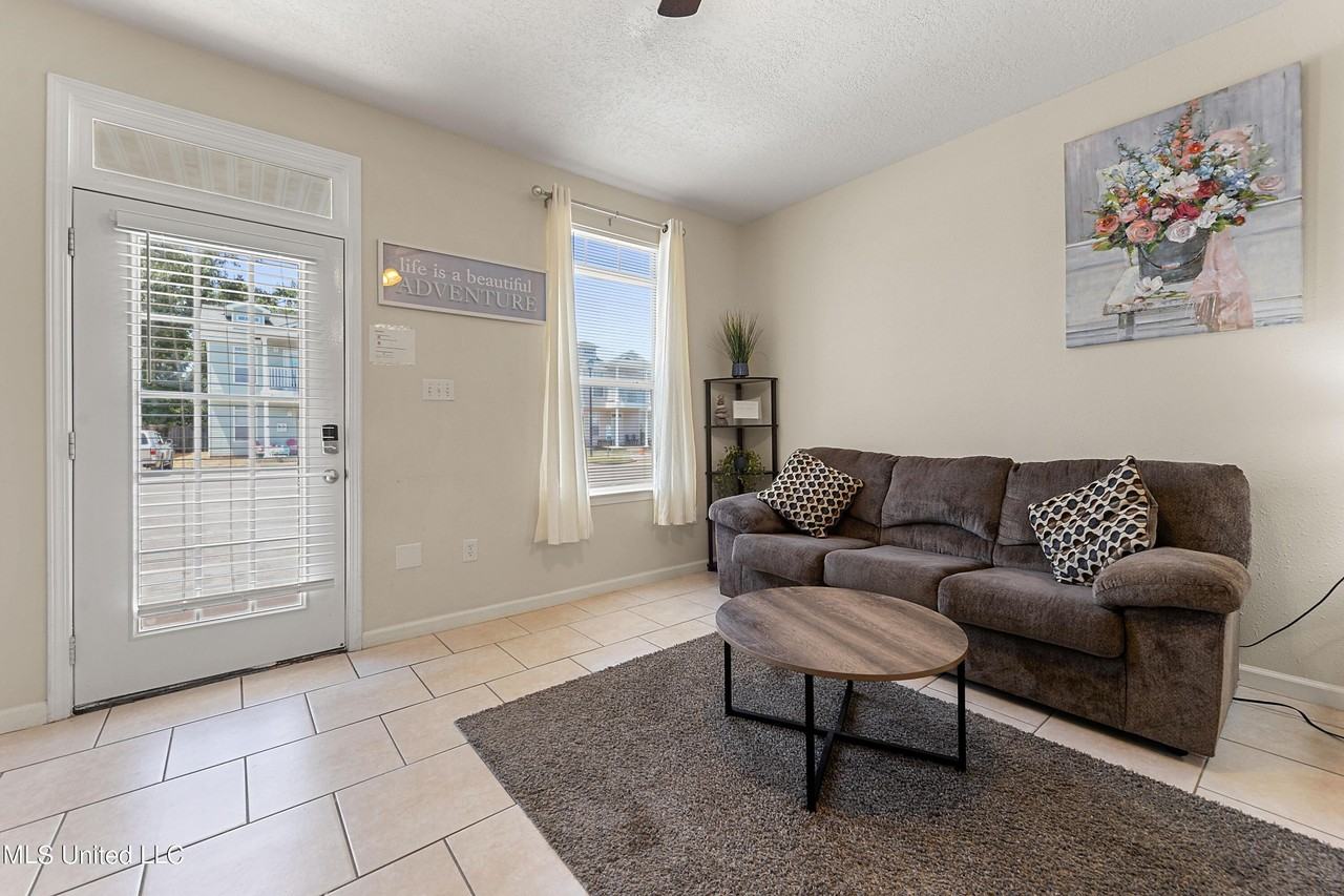 1110 Century Oaks Dr - Photo 2 of 22