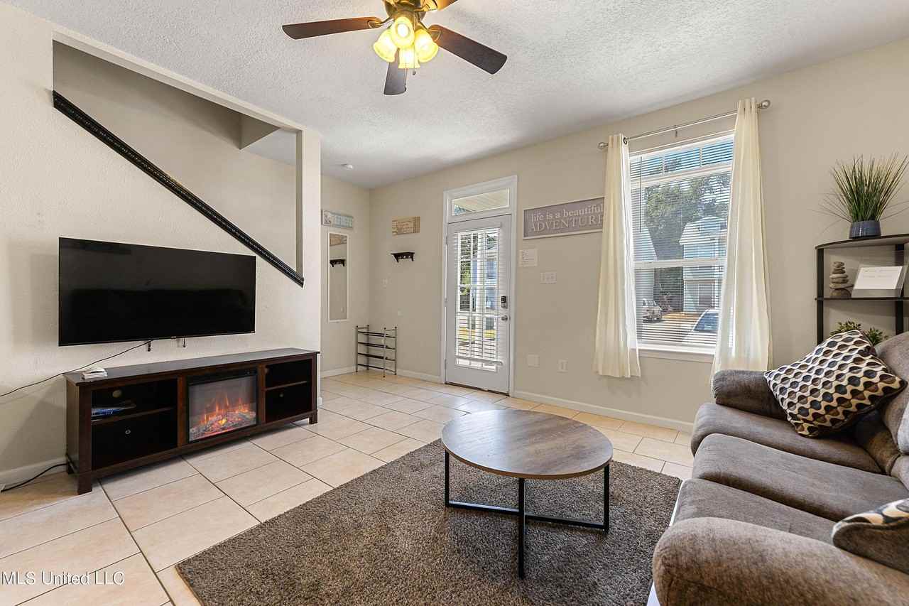 1110 Century Oaks Dr - Photo 3 of 22