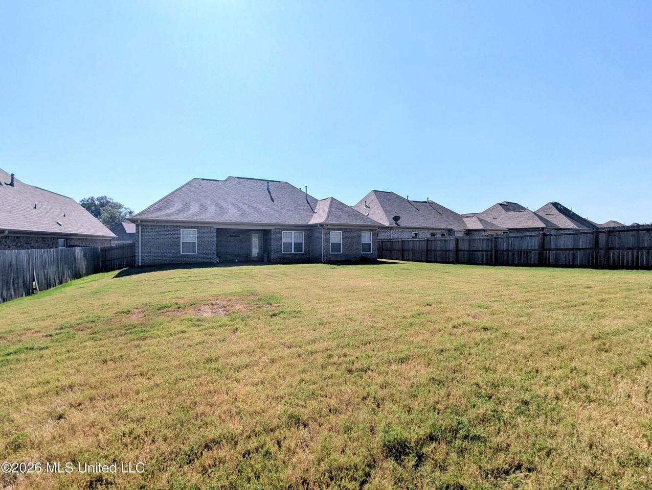 2676 Dawnwood Cir N - Photo 6 of 7