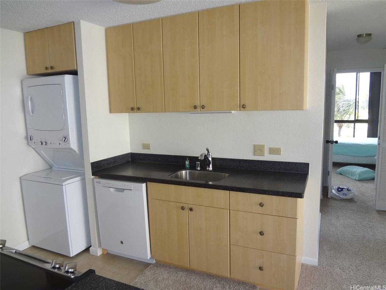 320 Liliuokalani Ave #603 - Photo 2 of 10