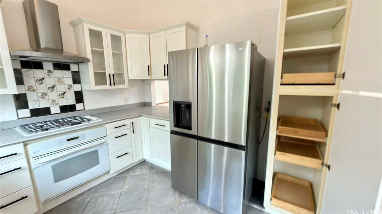 769 Ainapo St - Photo 3 of 25