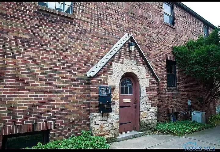 1317 Laclede Rd #1 - Photo 2 of 15