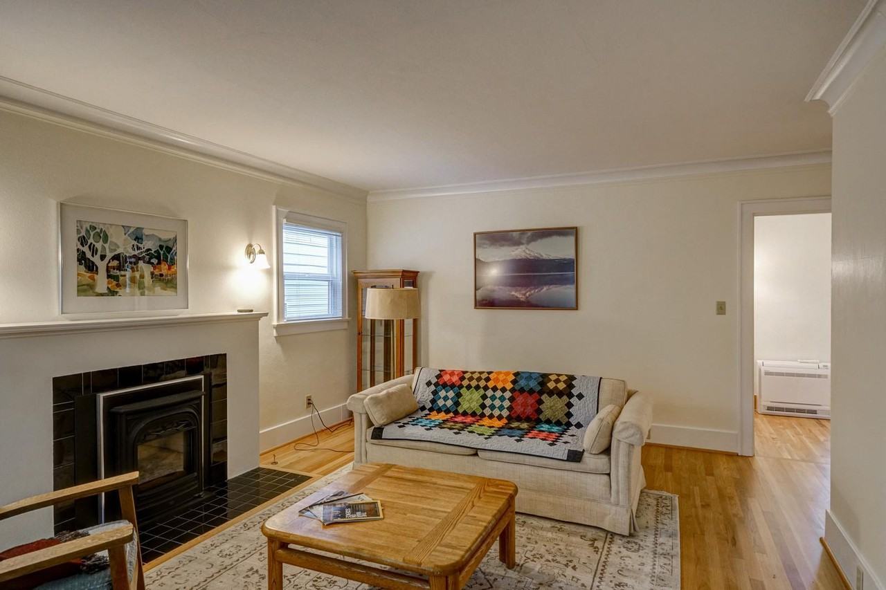 1045 5th St Ne #1 - Photo 5 of 39