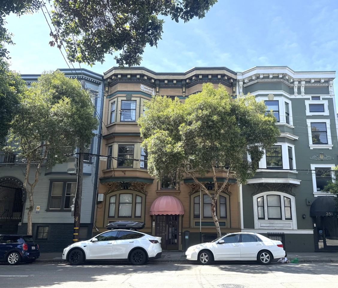 249 Oak Street - Photo 4 of 5