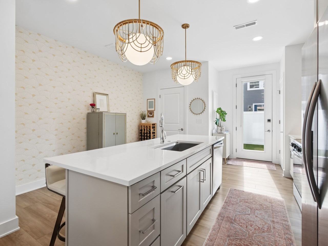 1480 Chesapeake Ave - Photo 3 of 19