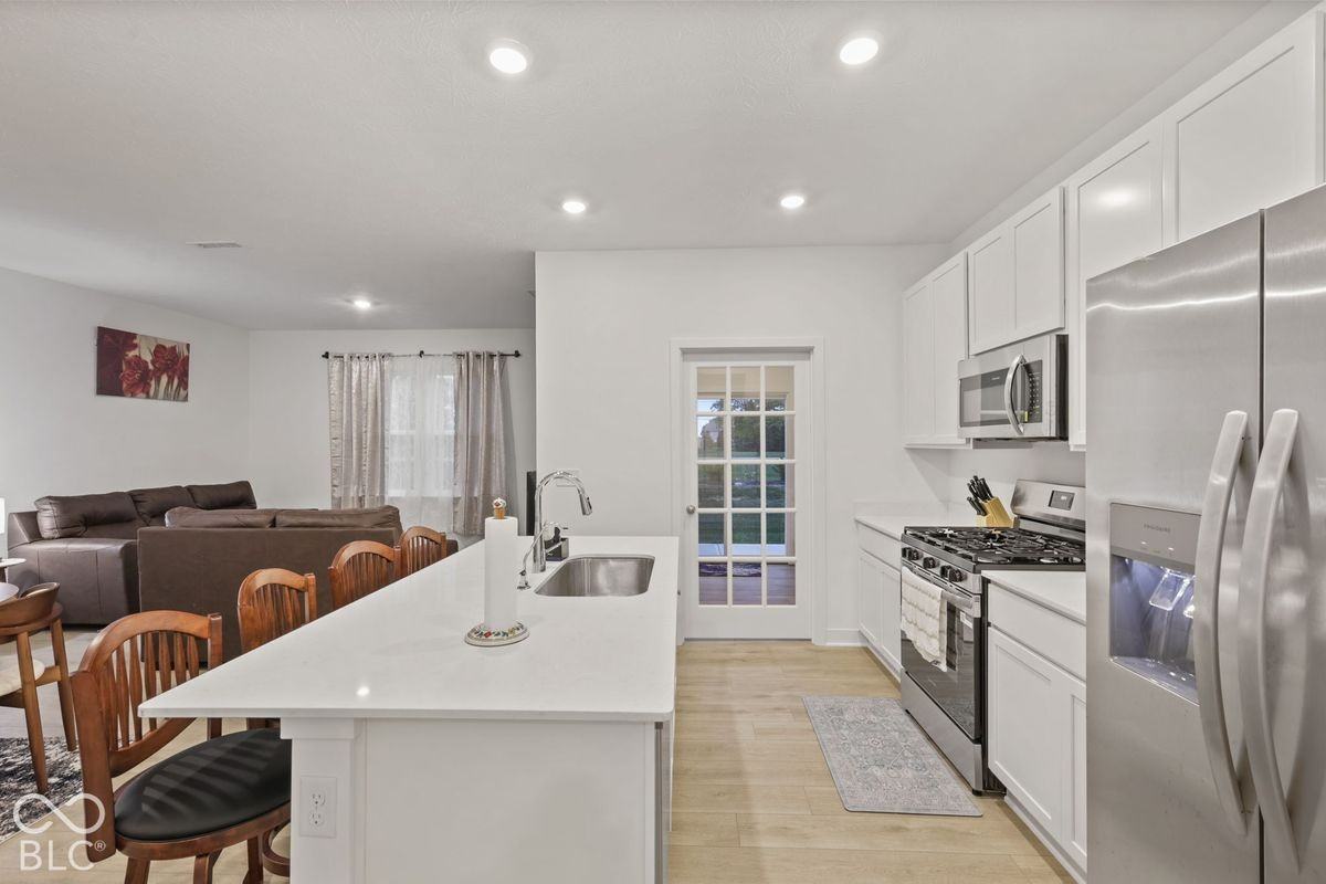 2820 Corbett Ln - Photo 4 of 30