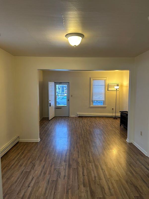 32 Blaine Ave - Photo 3 of 8