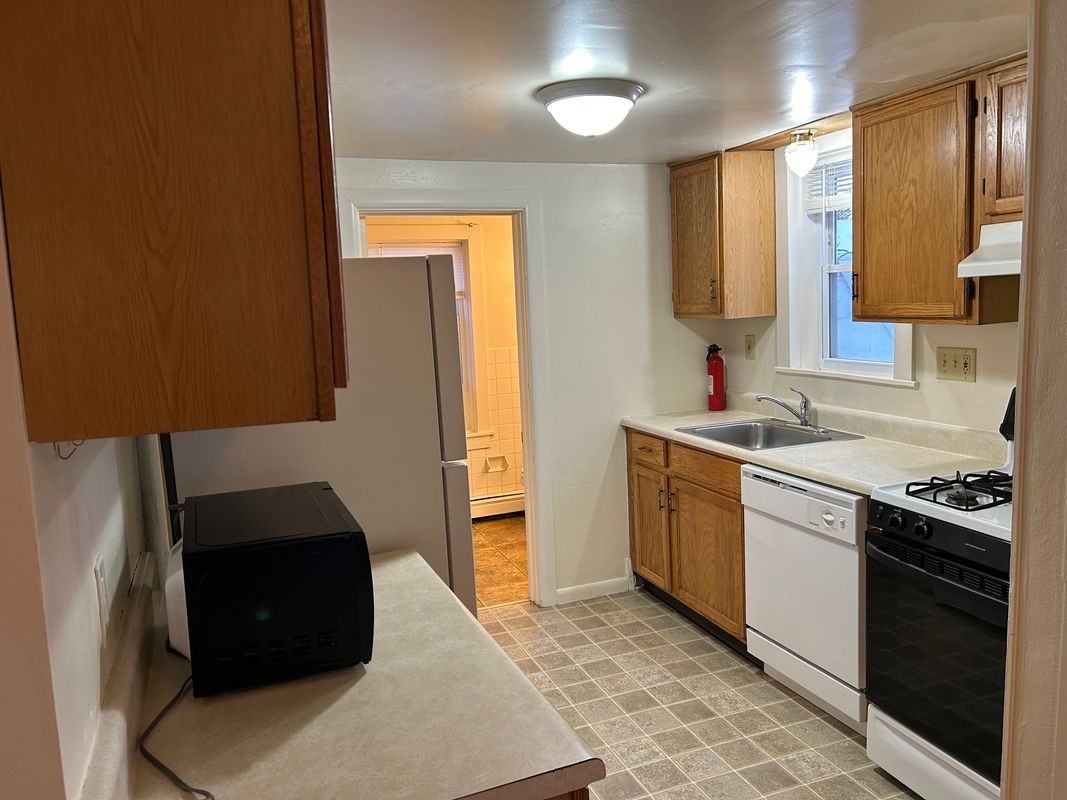 32 Blaine Ave - Photo 4 of 8