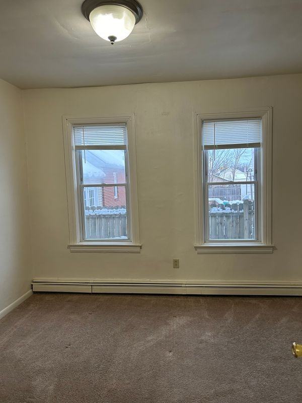 32 Blaine Ave - Photo 7 of 8