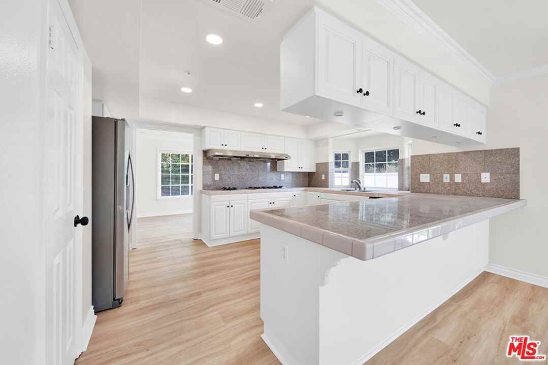 5532 Angelus Ave - Photo 6 of 20