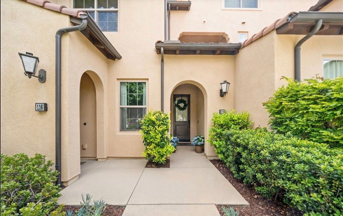 118 Outwest - Photo 2 of 31