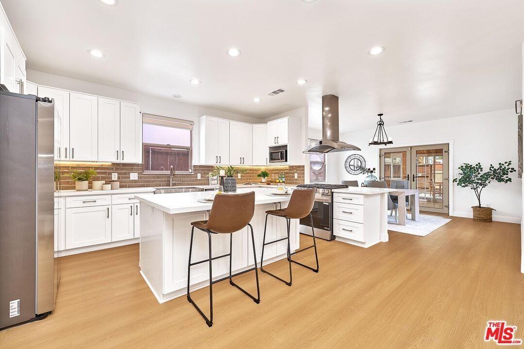 646 N Sierra Bonita Ave - Photo 2 of 50