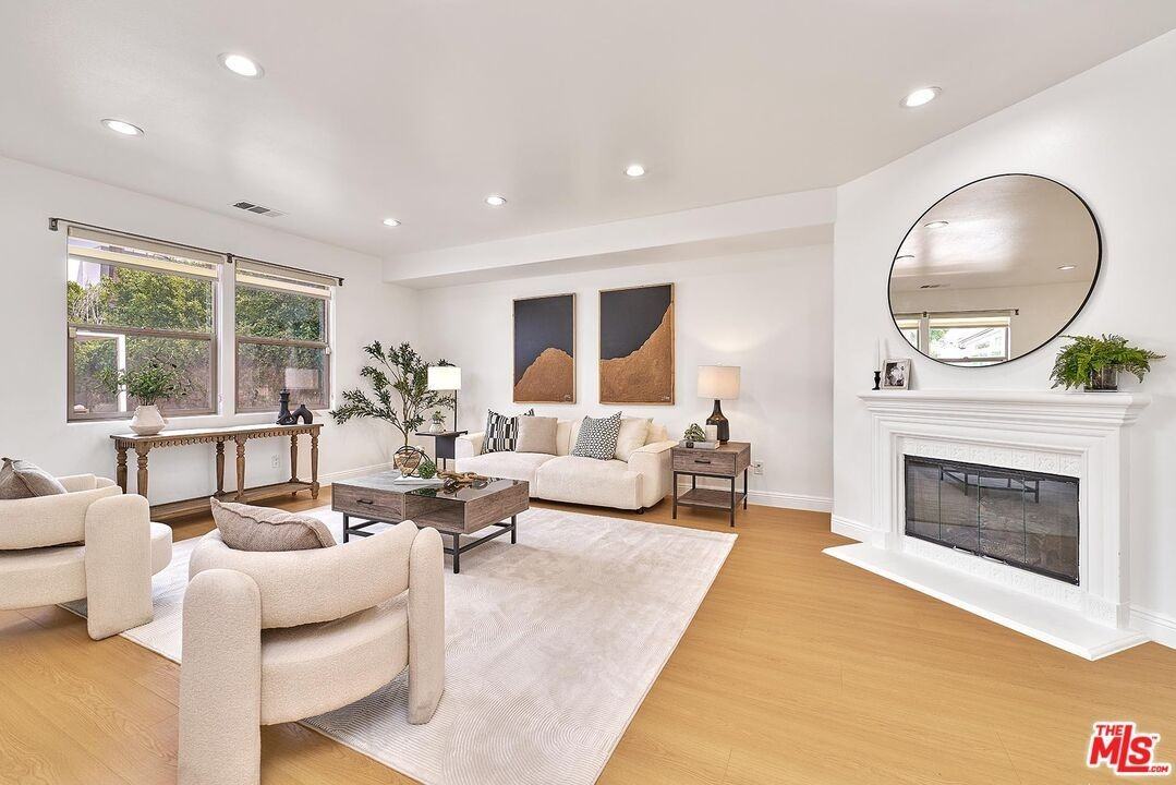 646 N Sierra Bonita Ave - Photo 7 of 50
