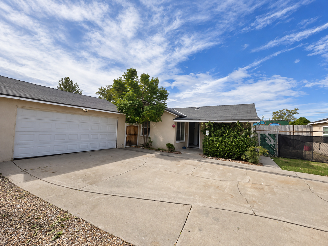 26217 9th St - Photo 4 of 6