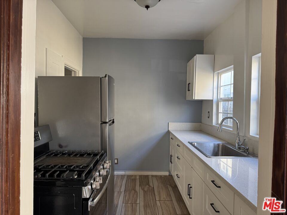 2122 6th Ave - Photo 4 of 18