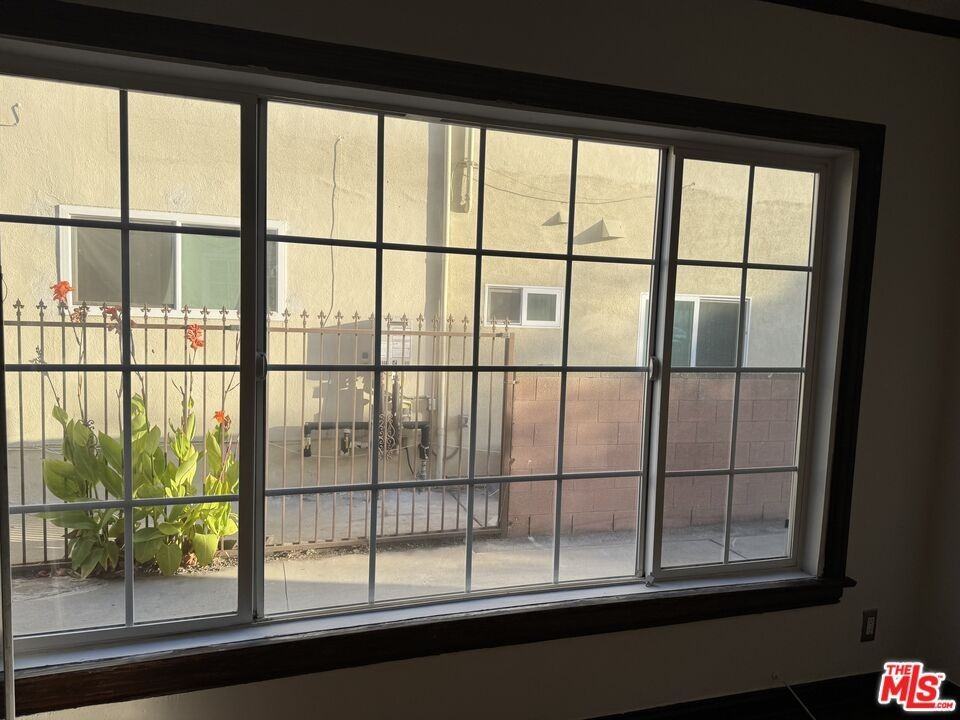 2122 6th Ave - Photo 7 of 18