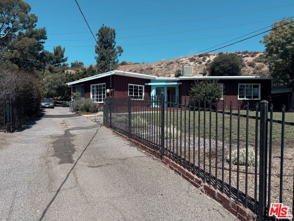 10517 Vail Dr - Photo 2 of 33