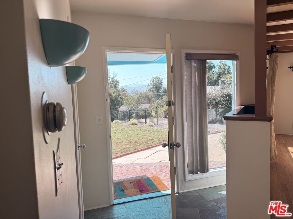 10517 Vail Dr - Photo 3 of 33