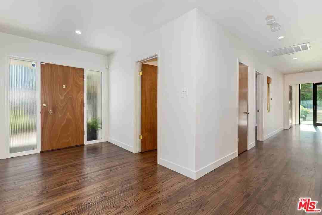 5015 W 8th St - Photo 3 of 37