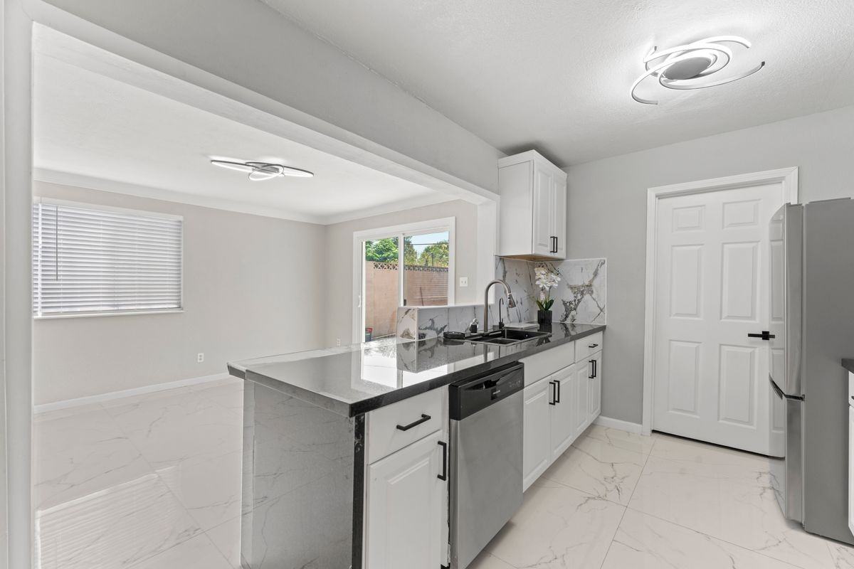 9906 Aries Way - Photo 3 of 32