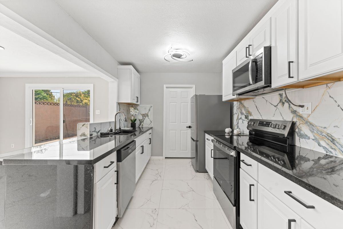 9906 Aries Way - Photo 7 of 32