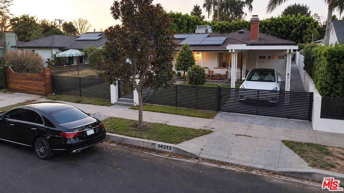 14313 Califa St - Photo 2 of 18