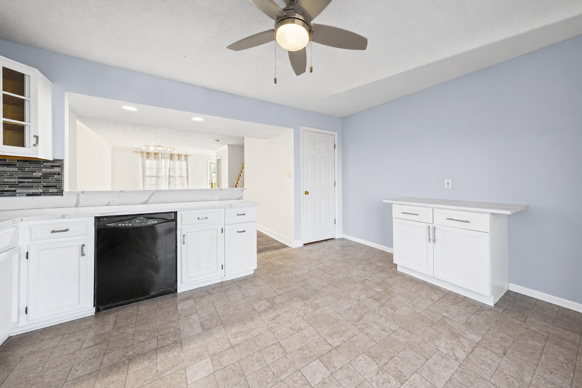 847 Clover Leaf Ct - Photo 3 of 18