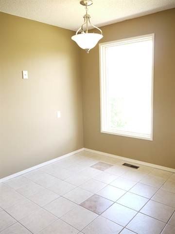 31 Castledale Crescent NE - Photo 3 of 8