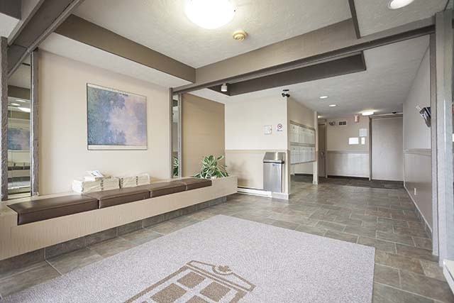 827 Selkirk Ave - Photo 3 of 8