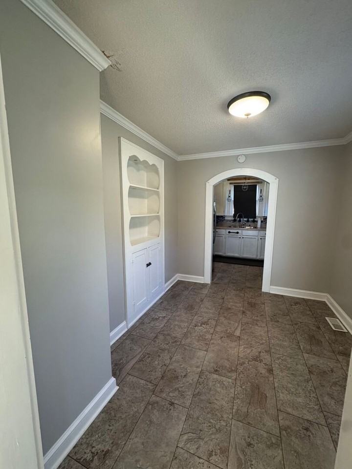 109 Connecticut Ave - Photo 2 of 18