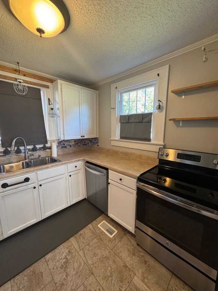109 Connecticut Ave - Photo 4 of 18