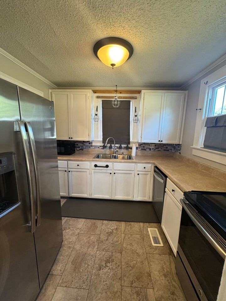 109 Connecticut Ave - Photo 6 of 18