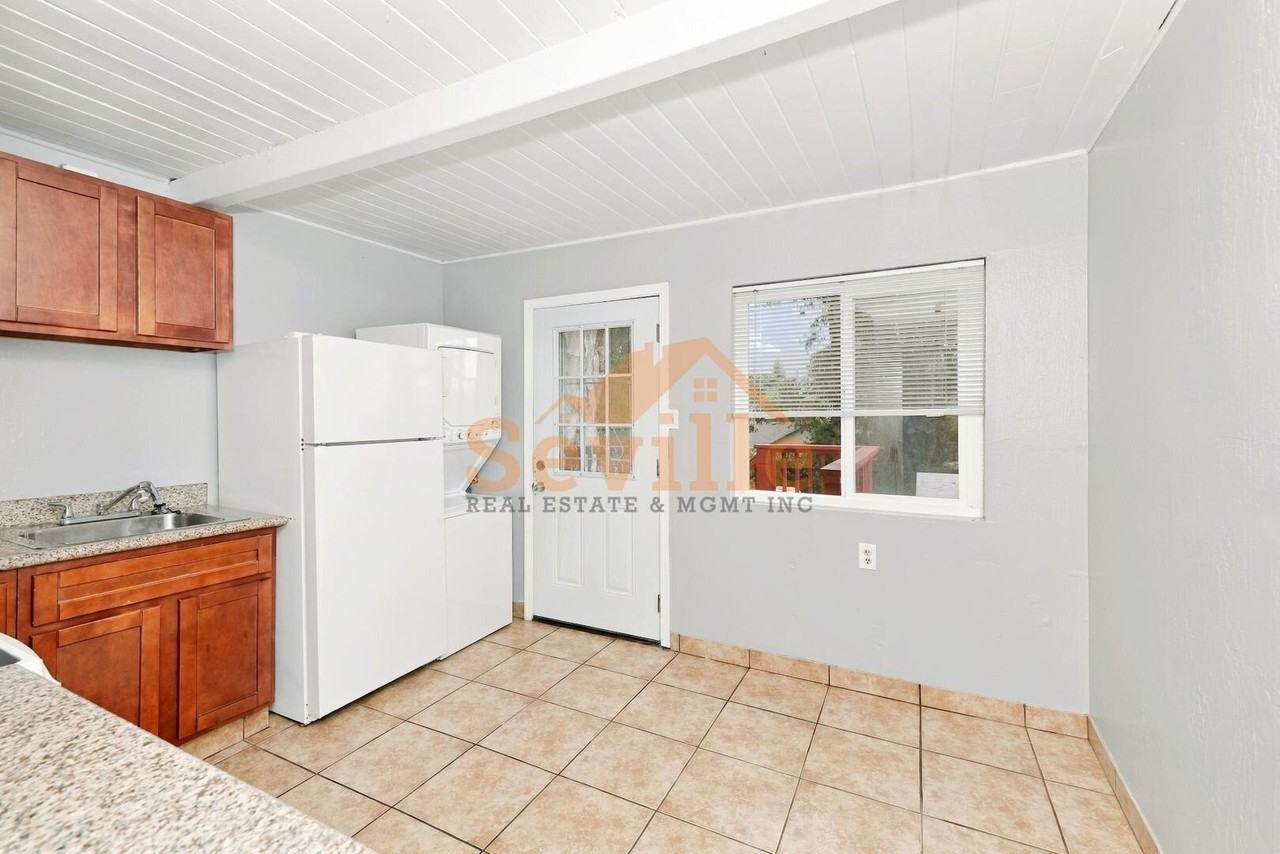 8 Deering Ct - Photo 2 of 11