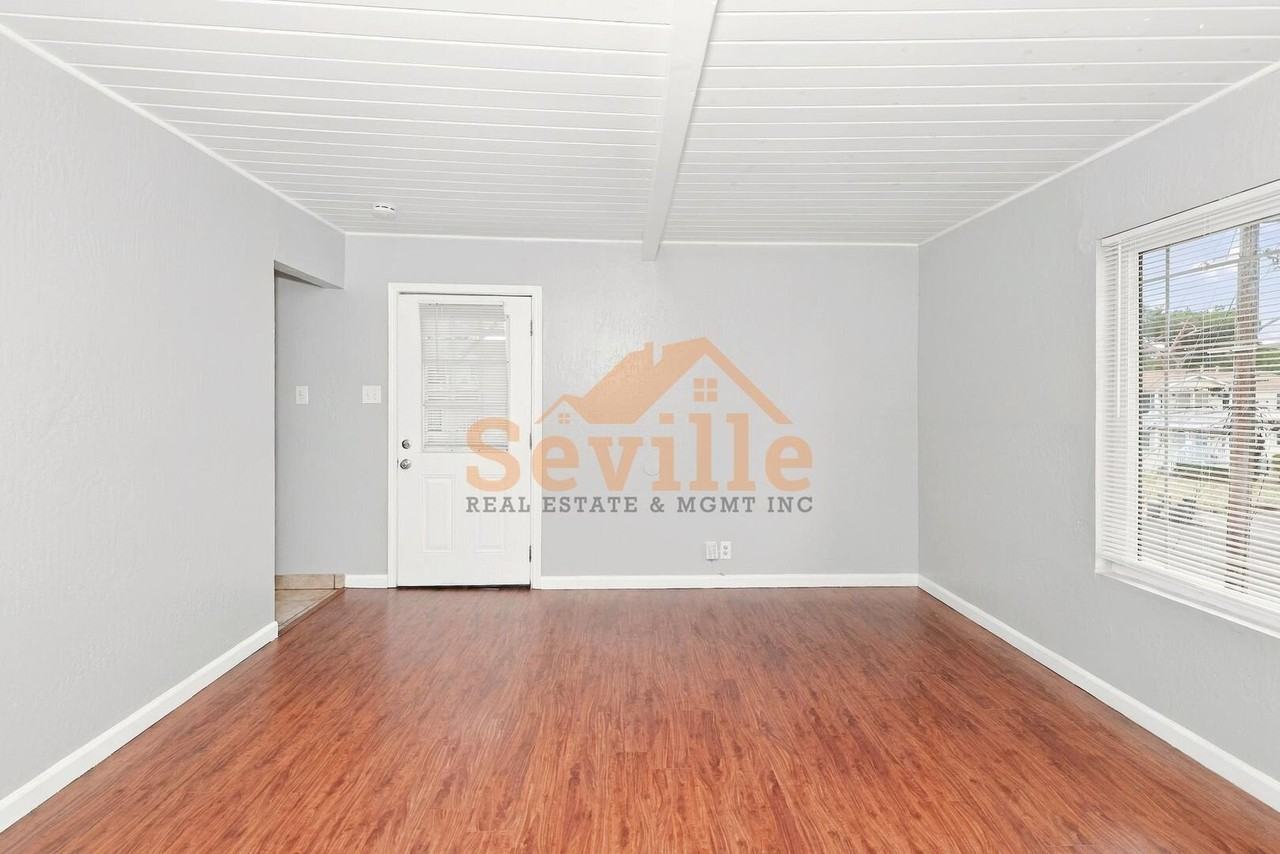 8 Deering Ct - Photo 3 of 11