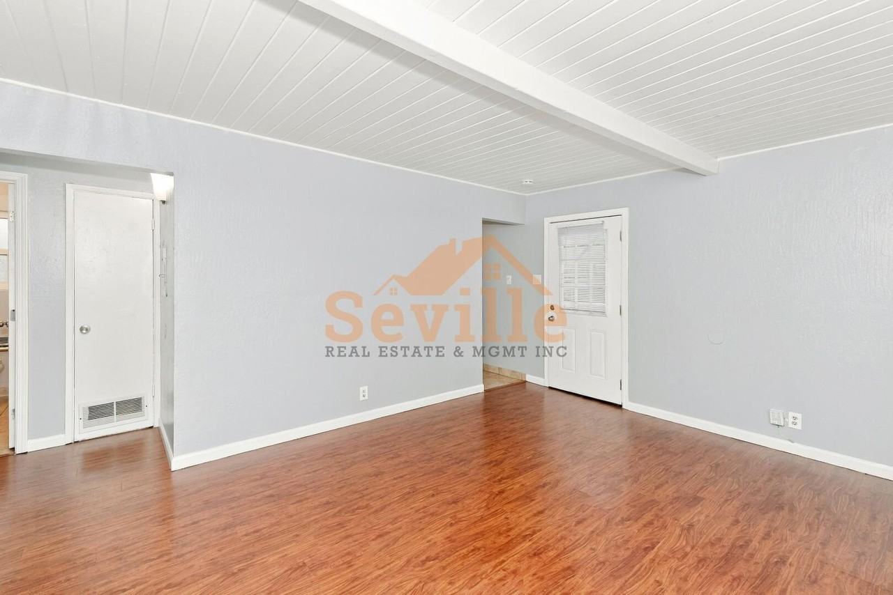 8 Deering Ct - Photo 4 of 11