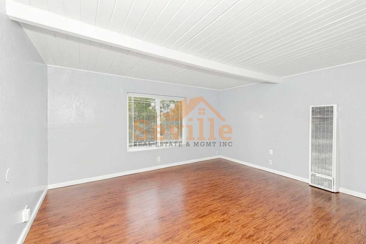 8 Deering Ct - Photo 5 of 11