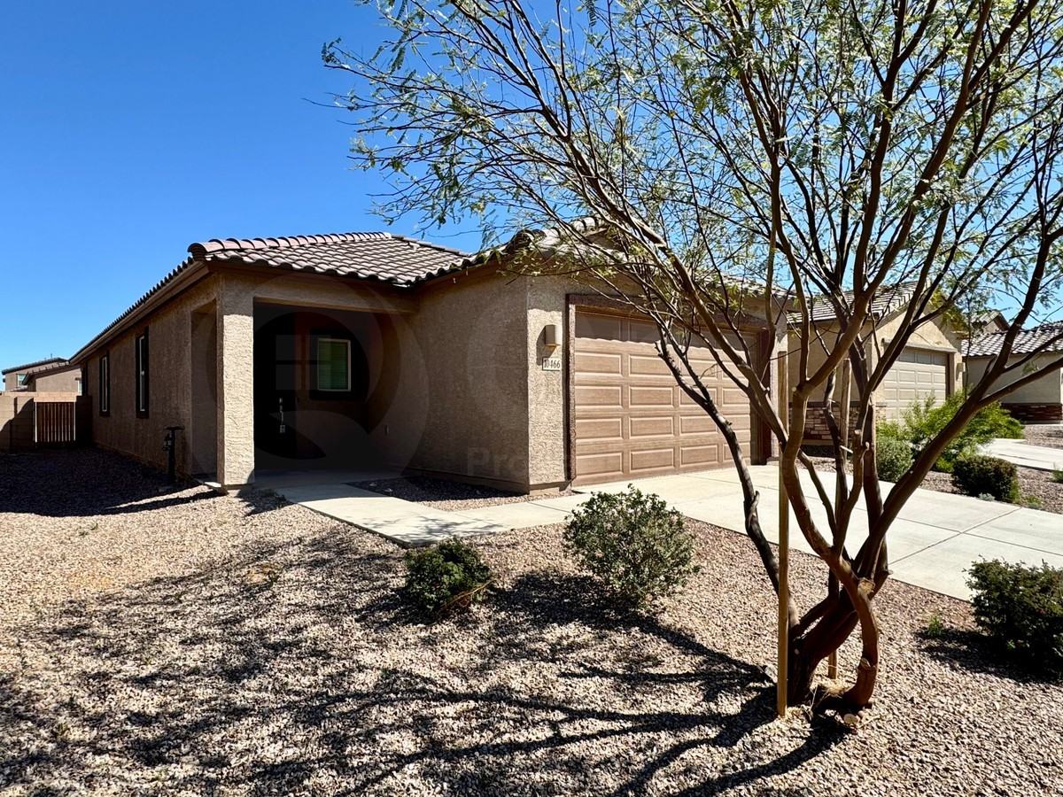 10466 W Vandever Dr - Photo 2 of 30
