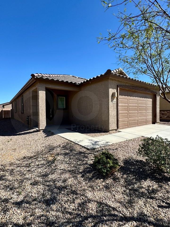 10466 W Vandever Dr - Photo 4 of 30