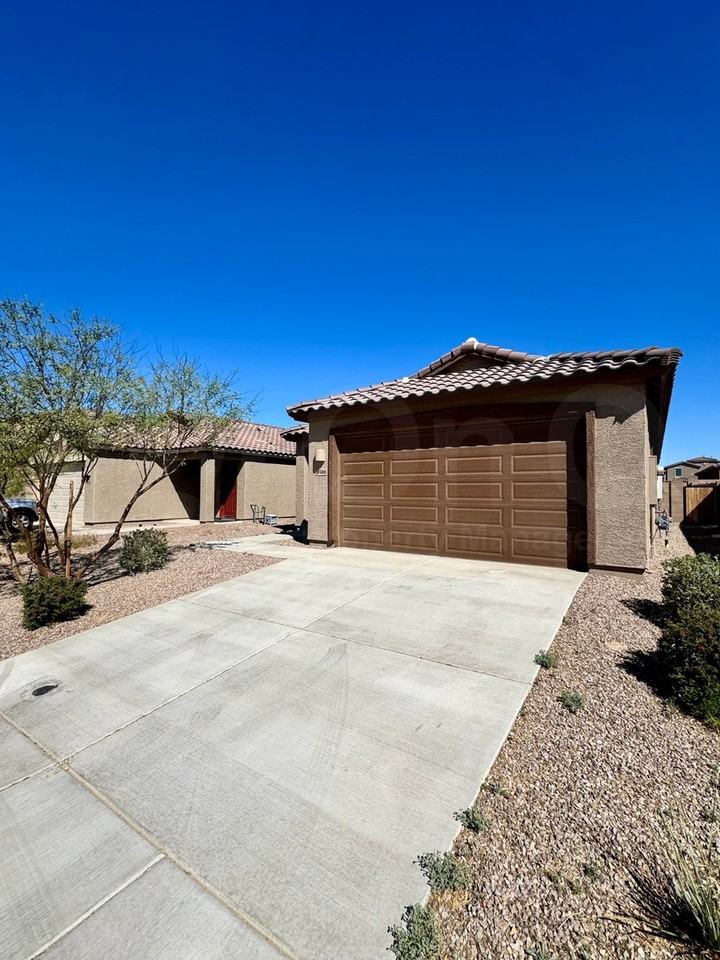 10466 W Vandever Dr - Photo 6 of 30