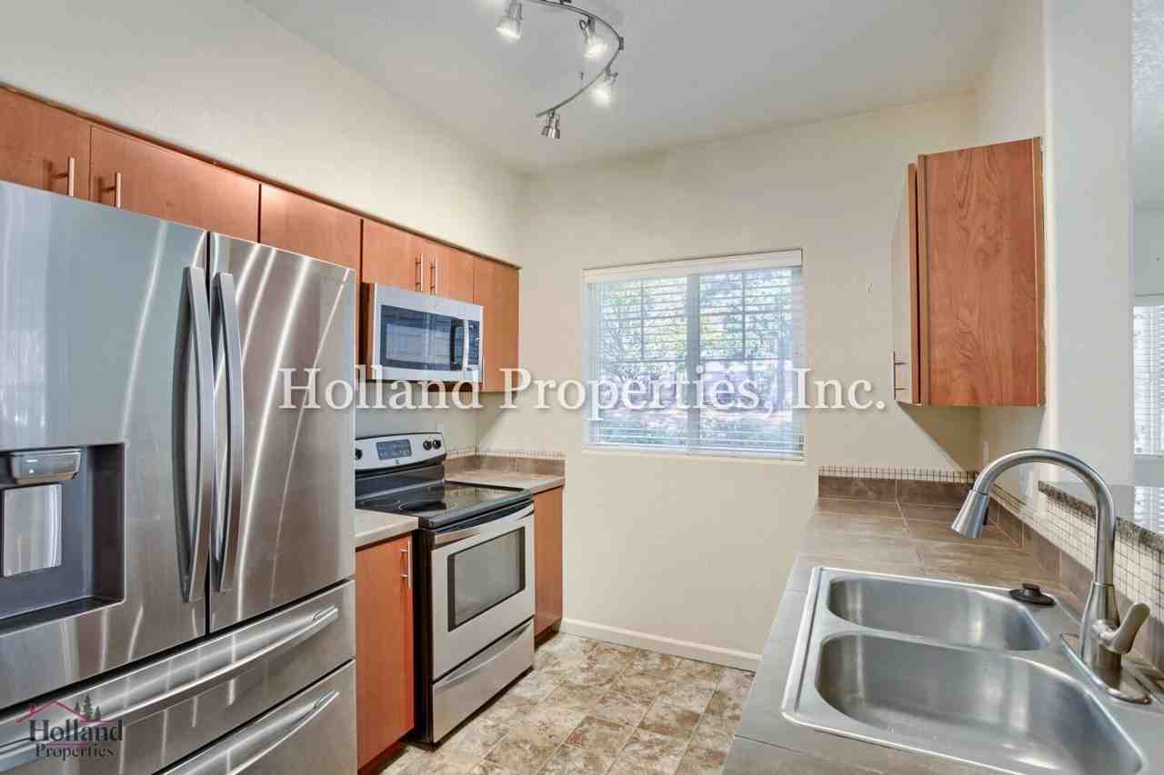 10734 Ne Holly St #108 - Photo 5 of 18